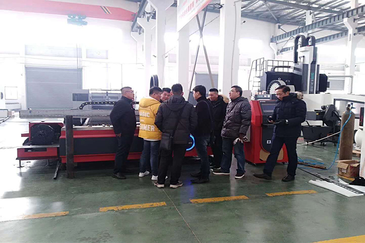 fiber laser cutting machine cnc