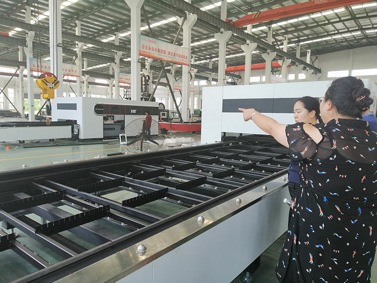 laser cutting machine