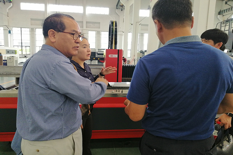 fiber laser cutting machine manufacturers